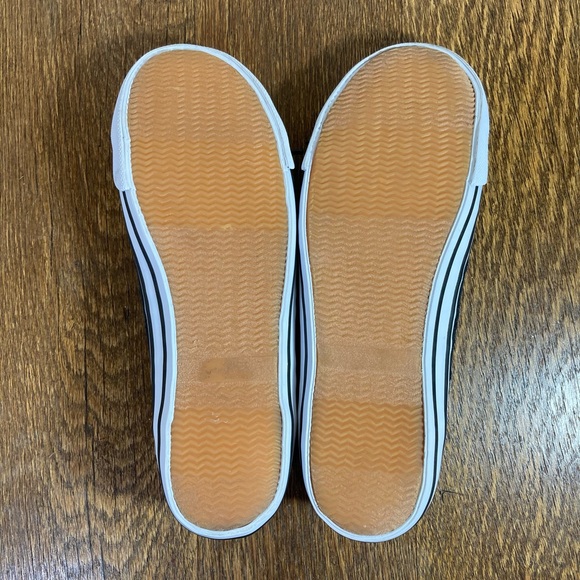 Easyhoppers Shoes Easyhoppers Black Canvas Sneaker Womens Size 65